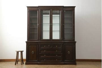 中古　カリモク家具(karimoku)　domani(ドマーニ)　PROCEED(プロシード)シリーズ　落ち着いた色味と堂々とした佇まいが魅力的なキャビネット(ガラスケース、コレクションケース、飾り棚、陳列棚、収納棚)(R-075105)