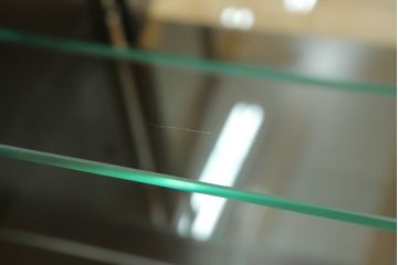 中古　カリモク家具(karimoku)　domani(ドマーニ)　PROCEED(プロシード)シリーズ　落ち着いた色味と堂々とした佇まいが魅力的なキャビネット(ガラスケース、コレクションケース、飾り棚、陳列棚、収納棚)(R-075105)