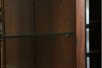 中古　カリモク家具(karimoku)　domani(ドマーニ)　PROCEED(プロシード)シリーズ　落ち着いた色味と堂々とした佇まいが魅力的なキャビネット(ガラスケース、コレクションケース、飾り棚、陳列棚、収納棚)(R-075105)