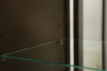 中古　カリモク家具(karimoku)　domani(ドマーニ)　PROCEED(プロシード)シリーズ　落ち着いた色味と堂々とした佇まいが魅力的なキャビネット(ガラスケース、コレクションケース、飾り棚、陳列棚、収納棚)(R-075105)