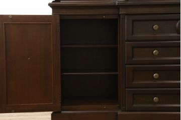 中古　カリモク家具(karimoku)　domani(ドマーニ)　PROCEED(プロシード)シリーズ　落ち着いた色味と堂々とした佇まいが魅力的なキャビネット(ガラスケース、コレクションケース、飾り棚、陳列棚、収納棚)(R-075105)