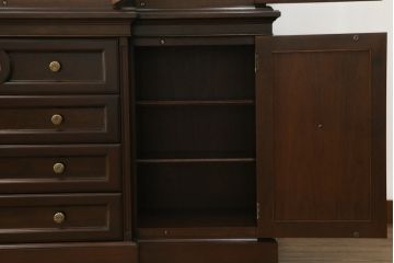 中古　カリモク家具(karimoku)　domani(ドマーニ)　PROCEED(プロシード)シリーズ　落ち着いた色味と堂々とした佇まいが魅力的なキャビネット(ガラスケース、コレクションケース、飾り棚、陳列棚、収納棚)(R-075105)