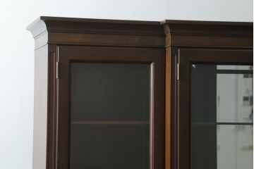 中古　カリモク家具(karimoku)　domani(ドマーニ)　PROCEED(プロシード)シリーズ　落ち着いた色味と堂々とした佇まいが魅力的なキャビネット(ガラスケース、コレクションケース、飾り棚、陳列棚、収納棚)(R-075105)