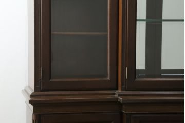 中古　カリモク家具(karimoku)　domani(ドマーニ)　PROCEED(プロシード)シリーズ　落ち着いた色味と堂々とした佇まいが魅力的なキャビネット(ガラスケース、コレクションケース、飾り棚、陳列棚、収納棚)(R-075105)