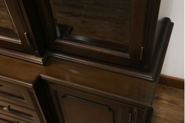 中古　カリモク家具(karimoku)　domani(ドマーニ)　PROCEED(プロシード)シリーズ　落ち着いた色味と堂々とした佇まいが魅力的なキャビネット(ガラスケース、コレクションケース、飾り棚、陳列棚、収納棚)(R-075105)