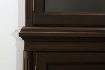 中古　カリモク家具(karimoku)　domani(ドマーニ)　PROCEED(プロシード)シリーズ　落ち着いた色味と堂々とした佇まいが魅力的なキャビネット(ガラスケース、コレクションケース、飾り棚、陳列棚、収納棚)(R-075105)
