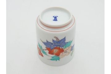 重要無形文化財　人間国宝　十四代　酒井田柿右衛門　錦　芙蓉文　鮮やかな色絵が美しい湯呑み(湯のみ、和食器、共箱付き)(R-075108)