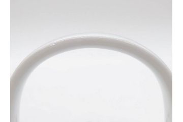 重要無形文化財　人間国宝　十四代　酒井田柿右衛門　錦　酒器　梅花文が愛らしい銚子&猪口2客セット(おちょこ、ぐい呑み、和食器、共箱付き)(R-075110)