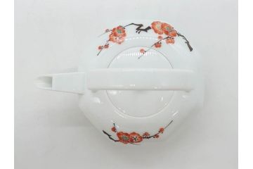 重要無形文化財　人間国宝　十四代　酒井田柿右衛門　錦　酒器　梅花文が愛らしい銚子&猪口2客セット(おちょこ、ぐい呑み、和食器、共箱付き)(R-075110)
