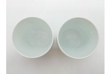 重要無形文化財　人間国宝　十四代　酒井田柿右衛門　錦　柿文　色彩とフォルムの美しさが食卓に華やぎをもたらす湯呑み2客セット(湯のみ、煎茶道具、和食器、共箱付き)(R-075113)