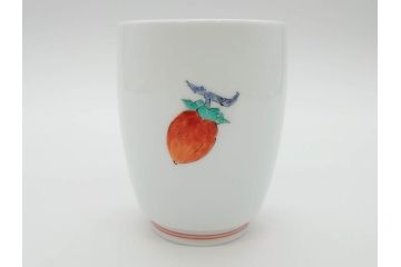 重要無形文化財　人間国宝　十四代　酒井田柿右衛門　錦　柿文　色彩とフォルムの美しさが食卓に華やぎをもたらす湯呑み2客セット(湯のみ、煎茶道具、和食器、共箱付き)(R-075113)