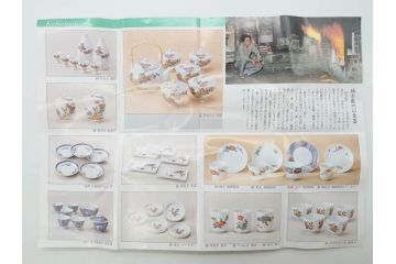 重要無形文化財　人間国宝　十四代　酒井田柿右衛門　錦　柿文　色彩とフォルムの美しさが食卓に華やぎをもたらす湯呑み2客セット(湯のみ、煎茶道具、和食器、共箱付き)(R-075113)
