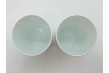 重要無形文化財　人間国宝　十四代　酒井田柿右衛門　錦　柿文　色彩とフォルムの美しさが食卓に華やぎをもたらす湯呑み2客セット(湯のみ、煎茶道具、和食器、共箱付き)(R-075114)