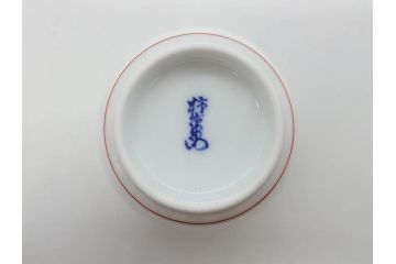 重要無形文化財　人間国宝　十四代　酒井田柿右衛門　錦　柿文　色彩とフォルムの美しさが食卓に華やぎをもたらす湯呑み2客セット(湯のみ、煎茶道具、和食器、共箱付き)(R-075114)