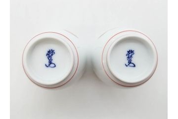 重要無形文化財　人間国宝　十四代　酒井田柿右衛門　錦　柿文　色彩とフォルムの美しさが食卓に華やぎをもたらす湯呑み2客セット(湯のみ、煎茶道具、和食器、共箱付き)(R-075115)