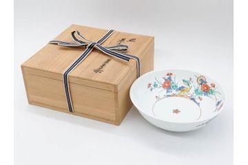 重要無形文化財　人間国宝　十四代　酒井田柿右衛門　錦　菊鳥文　約21cm　6.7寸　丁寧に描かれた絵付けが目を惹く菓子器(色絵、菓子皿、和皿、和食器、共箱付き、六寸七分)(R-075116)