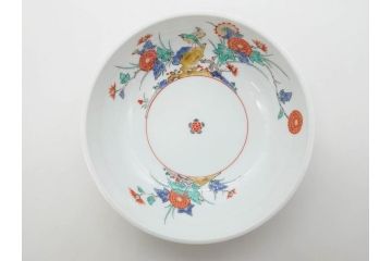 重要無形文化財　人間国宝　十四代　酒井田柿右衛門　錦　菊鳥文　約21cm　6.7寸　丁寧に描かれた絵付けが目を惹く菓子器(色絵、菓子皿、和皿、和食器、共箱付き、六寸七分)(R-075116)