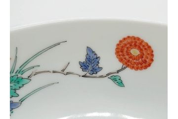 重要無形文化財　人間国宝　十四代　酒井田柿右衛門　錦　菊鳥文　約21cm　6.7寸　丁寧に描かれた絵付けが目を惹く菓子器(色絵、菓子皿、和皿、和食器、共箱付き、六寸七分)(R-075116)
