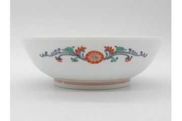 重要無形文化財　人間国宝　十四代　酒井田柿右衛門　錦　菊鳥文　約21cm　6.7寸　丁寧に描かれた絵付けが目を惹く菓子器(色絵、菓子皿、和皿、和食器、共箱付き、六寸七分)(R-075116)