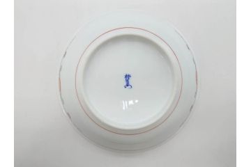 重要無形文化財　人間国宝　十四代　酒井田柿右衛門　錦　菊鳥文　約21cm　6.7寸　丁寧に描かれた絵付けが目を惹く菓子器(色絵、菓子皿、和皿、和食器、共箱付き、六寸七分)(R-075116)