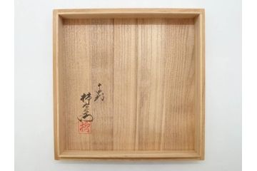 重要無形文化財　人間国宝　十四代　酒井田柿右衛門　錦　菊鳥文　約21cm　6.7寸　丁寧に描かれた絵付けが目を惹く菓子器(色絵、菓子皿、和皿、和食器、共箱付き、六寸七分)(R-075116)