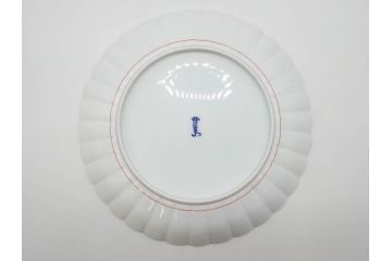 重要無形文化財　人間国宝　十四代　酒井田柿右衛門　錦　地文　約31cm　1尺皿　華やかな意匠が見事な菊型皿(色絵、変形皿、大皿、和皿、和食器、共箱付き、一尺)(R-075118)