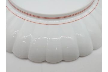 重要無形文化財　人間国宝　十四代　酒井田柿右衛門　錦　地文　約31cm　1尺皿　華やかな意匠が見事な菊型皿(色絵、変形皿、大皿、和皿、和食器、共箱付き、一尺)(R-075118)