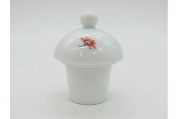 重要無形文化財　人間国宝　十四代　酒井田柿右衛門　錦　菊牡丹文　緻密な色絵が上品な雰囲気を醸し出す水注(水差し、水次、茶道具、煎茶道具、共箱付き)(R-075119)