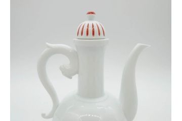重要無形文化財　人間国宝　十四代　酒井田柿右衛門　錦　岩牡丹文　職人のこだわりが詰まった素敵なデザインの水注(水差し、水次、茶道具、煎茶道具、共箱付き)(R-075120)