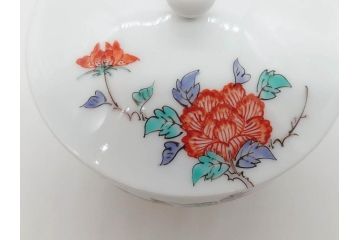 重要無形文化財　人間国宝　十四代　酒井田柿右衛門　錦　牡丹鳥文　上品な和の空間を演出する茶器セット(土瓶、急須、湯呑み5客、湯のみ茶碗、蓋付、茶道具、和食器、色絵、共箱付き)(R-075121)