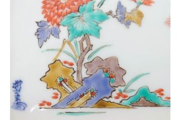 重要無形文化財　人間国宝　十四代　酒井田柿右衛門　錦　菊鳳凰文　色彩豊かな絵付けが魅力的な陶額(色絵、陶画、壁掛け、額装、共箱付き)(R-075122)
