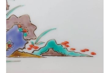 重要無形文化財　人間国宝　十四代　酒井田柿右衛門　錦　菊鳳凰文　色彩豊かな絵付けが魅力的な陶額(色絵、陶画、壁掛け、額装、共箱付き)(R-075122)