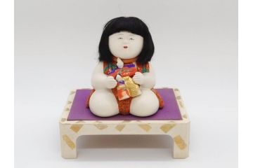 時代物　友寿作　神雛持　御所人形　ぽってりとした丸いフォルムが愛らしい木目込み人形(大阪大丸、木彫り、子供、子ども、台付き、木箱付き)(R-075125)