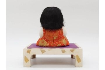 時代物　友寿作　神雛持　御所人形　ぽってりとした丸いフォルムが愛らしい木目込み人形(大阪大丸、木彫り、子供、子ども、台付き、木箱付き)(R-075125)