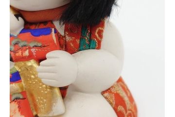 時代物　友寿作　神雛持　御所人形　ぽってりとした丸いフォルムが愛らしい木目込み人形(大阪大丸、木彫り、子供、子ども、台付き、木箱付き)(R-075125)