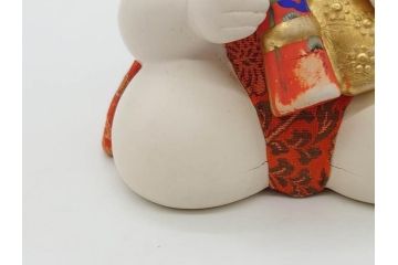 時代物　友寿作　神雛持　御所人形　ぽってりとした丸いフォルムが愛らしい木目込み人形(大阪大丸、木彫り、子供、子ども、台付き、木箱付き)(R-075125)