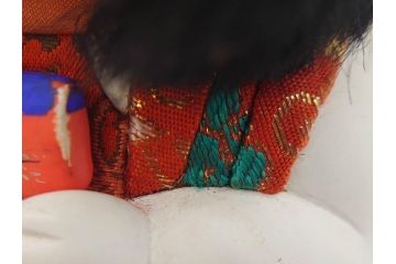 時代物　友寿作　神雛持　御所人形　ぽってりとした丸いフォルムが愛らしい木目込み人形(大阪大丸、木彫り、子供、子ども、台付き、木箱付き)(R-075125)