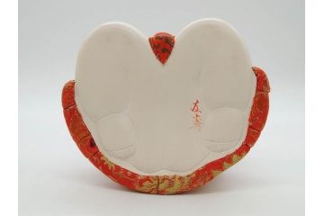 時代物　友寿作　神雛持　御所人形　ぽってりとした丸いフォルムが愛らしい木目込み人形(大阪大丸、木彫り、子供、子ども、台付き、木箱付き)(R-075125)