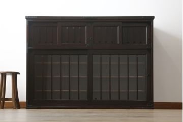 中古　美品!!　国産民芸家具　重厚感ある佇まいが魅力的な金具付き水屋箪笥サイドボード(食器棚、戸棚、収納棚、サイドキャビネット)(R-075138)
