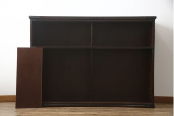 中古　美品!!　国産民芸家具　重厚感ある佇まいが魅力的な金具付き水屋箪笥サイドボード(食器棚、戸棚、収納棚、サイドキャビネット)(R-075138)