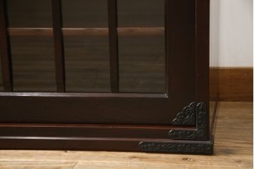 中古　美品!!　国産民芸家具　重厚感ある佇まいが魅力的な金具付き水屋箪笥サイドボード(食器棚、戸棚、収納棚、サイドキャビネット)(R-075138)