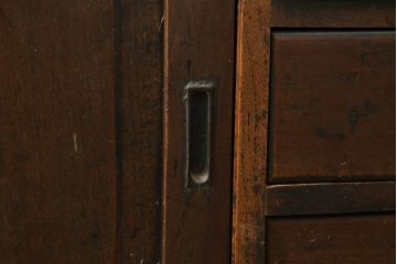 和製アンティーク　使い込まれた風合いが趣のある雰囲気を醸し出すライティングビューロー(ワークデスク、簿記机、引き出し、収納棚、戸棚、在宅ワーク、在宅用)(R-075140)