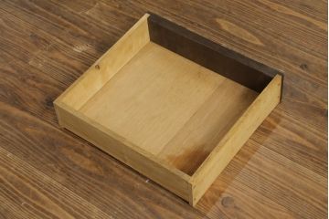 和製アンティーク　軽井沢彫り　シックな色合いと桜の彫刻が美しいライティングビューロー(簿記机、ワークデスク、収納棚、戸棚、在宅用、在宅ワーク用)(R-075141)
