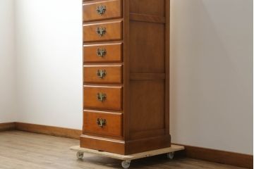 中古　横浜クラシック家具　ダニエル(Daniel)　アーリーアメリカンシリーズ　A-113　温かみのある色合いが魅力的な縦型チェスト(トールチェスト、サイドチェスト、引き出し)(R-075142)