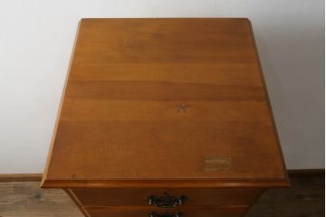 中古　横浜クラシック家具　ダニエル(Daniel)　アーリーアメリカンシリーズ　A-113　温かみのある色合いが魅力的な縦型チェスト(トールチェスト、サイドチェスト、引き出し)(R-075142)