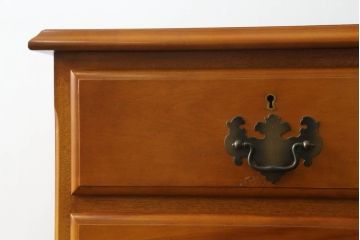 中古　横浜クラシック家具　ダニエル(Daniel)　アーリーアメリカンシリーズ　A-113　温かみのある色合いが魅力的な縦型チェスト(トールチェスト、サイドチェスト、引き出し)(R-075142)