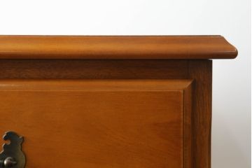 中古　横浜クラシック家具　ダニエル(Daniel)　アーリーアメリカンシリーズ　A-113　温かみのある色合いが魅力的な縦型チェスト(トールチェスト、サイドチェスト、引き出し)(R-075142)