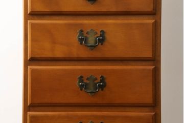 中古　横浜クラシック家具　ダニエル(Daniel)　アーリーアメリカンシリーズ　A-113　温かみのある色合いが魅力的な縦型チェスト(トールチェスト、サイドチェスト、引き出し)(R-075142)