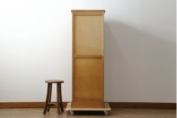 中古　横浜クラシック家具　ダニエル(Daniel)　アーリーアメリカンシリーズ　A-113　温かみのある色合いが魅力的な縦型チェスト(トールチェスト、サイドチェスト、引き出し)(R-075142)