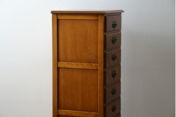 中古　横浜クラシック家具　ダニエル(Daniel)　アーリーアメリカンシリーズ　A-113　温かみのある色合いが魅力的な縦型チェスト　(R-075142)